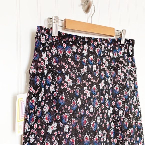 Lularoe Black Jacquard Floral Cassie Pencil Skirt - Picture 2 of 6